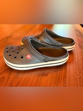 CROCS Clog in Black with White Stripe